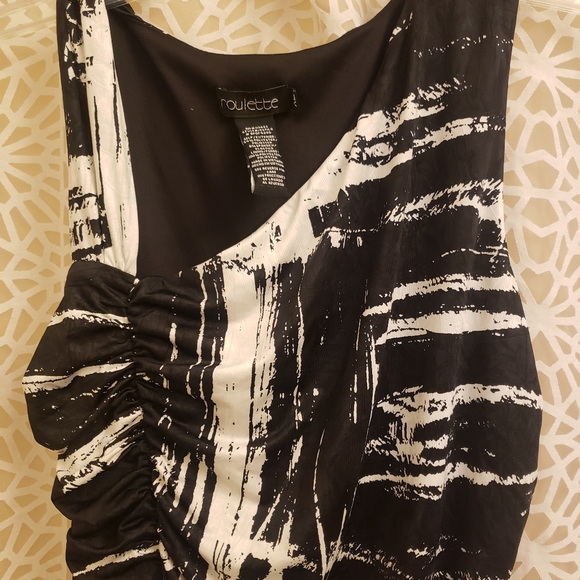 Style Ruched Dress - Picture 4 of 9